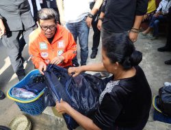 Azhar Arsyad Masuk Pasar Kalimporo Beli Sarung, Pedagang Teriak Nomor Satu