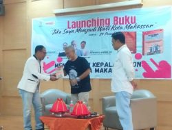 Serahkan Kitab Mantra Wali Kota, Rahman Rumaday: Bisa Tongja jadi Wali Kota, tapi Tidak Ada Uangku