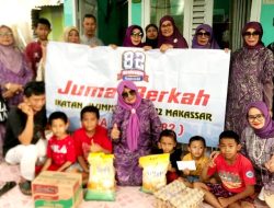 IKA SMANSA 82 Bagikan Amplop di Jalanan dan Salurkan Sembako ke Panti Asuhan Muhtadina