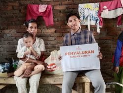 Relawan Nusantara Bagikan Pangan untuk Lansia