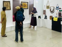 Pameran Seni Rupa 3 Mahasiswa Unismuh Mengusung Pesan Penyelamatan Lingkungan