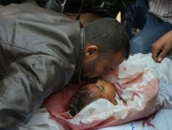 Kisah Pilu dari Gaza: Anakku Berharap Roket Datang Membawanya ke Bulan, Justru Roket Datang untuk Mencabiknya