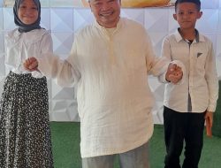 Dua Murid SD Negeri Borong Baca Puisi untuk Mengenang HM Daeng Patompo