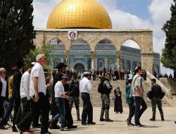 Zionis Israel Serbu Masjid Al-Aqsa