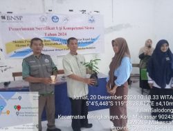 Muhiding Pimpin Penyerahan 85 Sertifikat Kompetensi Siswa SMKN 9 Makassar