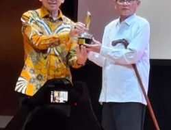 Puncak Perayaan HPI 2024 : Penyair D. Zawawi Imron Terima Anugerah Sastrawan Adiluhung dari Menteri Kebudayaan RI Fadli Zon