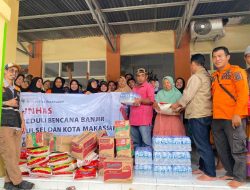 Unhas Salurkan Bantuan untuk Warga Korban Banjir di Sulsel