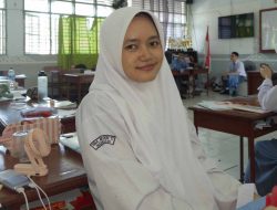 Luar Biasa, Zakiah Izzati Siswi SMAN 17 Makassar jadi Pembicara Diskusi Buku di Universitas Pancasakti