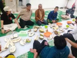 Peserta Diklat Kepemimpinan Nikmati Durian di Kantor DPW PKS
