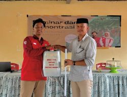 Mahasiswa KKN Unhas Perkenalkan SOPIR ke Petani