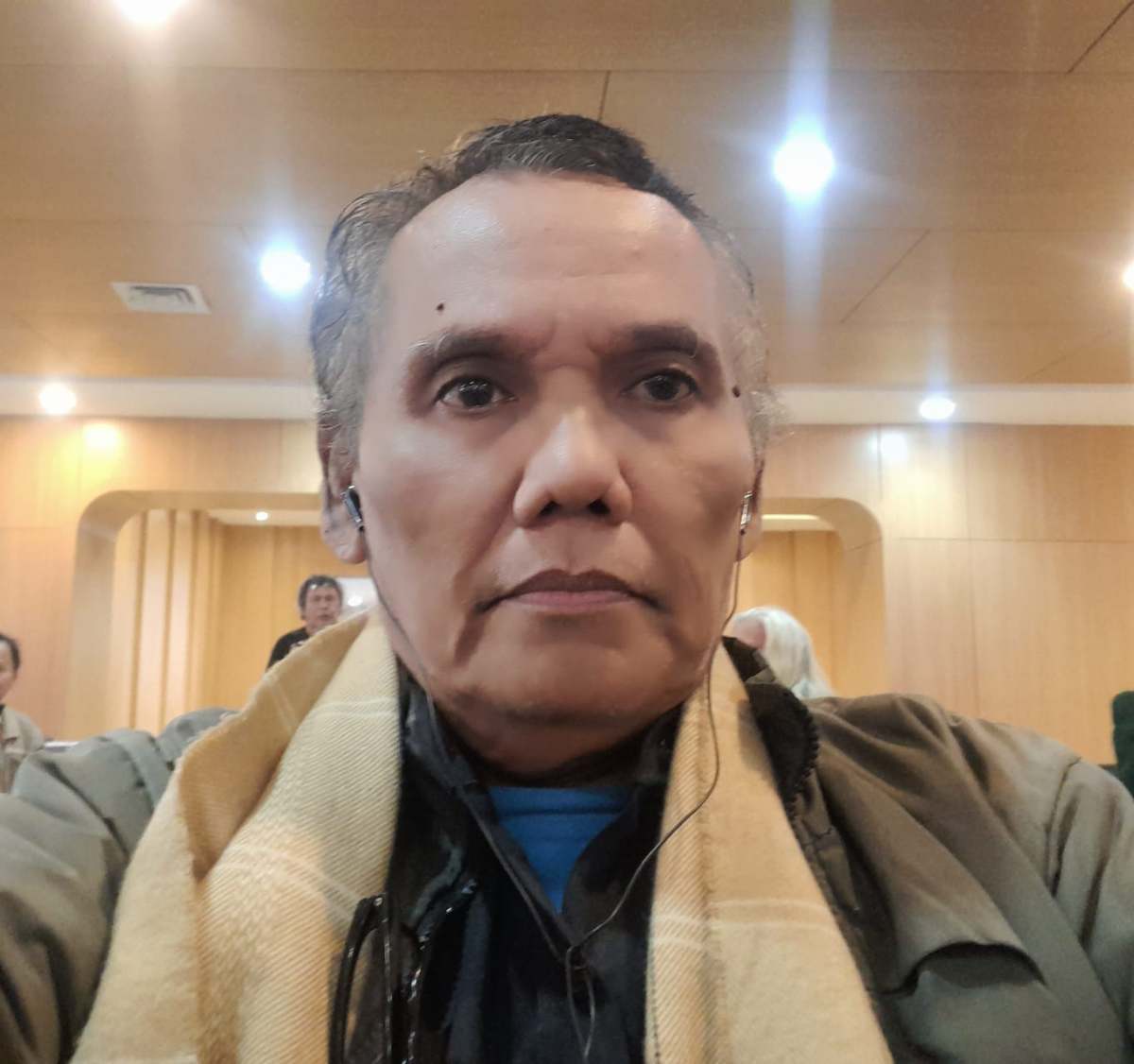 Penyair Pulo Lasman Simanjuntak berfoto usai baca puisi karya sendiri berjudul IBUNDA di Pusat Dokumentasi Sastra (PDS) HB.Jassin, Pusat Kesenian Jakarta (PKJ) Taman Ismail Marzuki (TIM) Jakarta baru-baru i7ni.(Foto : Dok/Eykel)