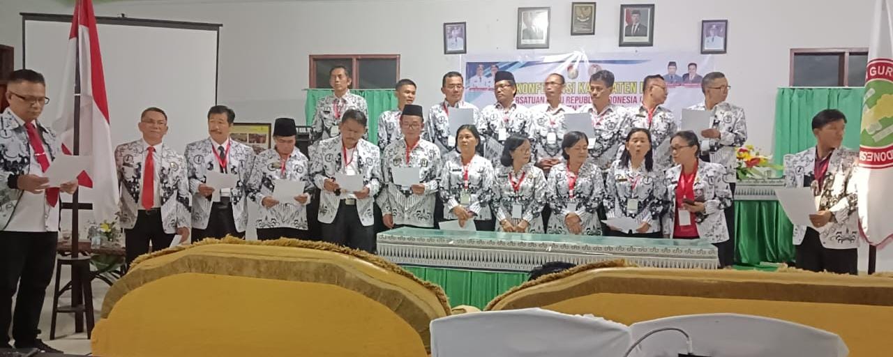 Efrain Tolau Allositandi, S.Pd, MM kembali oppo jadi Ketua Kabupaten PGRI Toraja Utara masa bakti 2025-2030