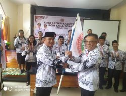 Dr Abdi Berpesan Andarias Lebang Kibarkan Panji PGRI di Tana Toraja