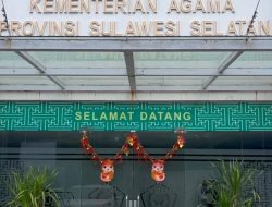 Kakanwil Kemenag Sulsel Dihiasi dengan Ornamen Imlek