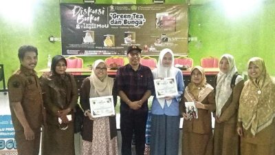 Walau “Nyaris Celaka” Rombongan Disdik Maros Hadiri Diskusi Buku di Unpacti Makassar