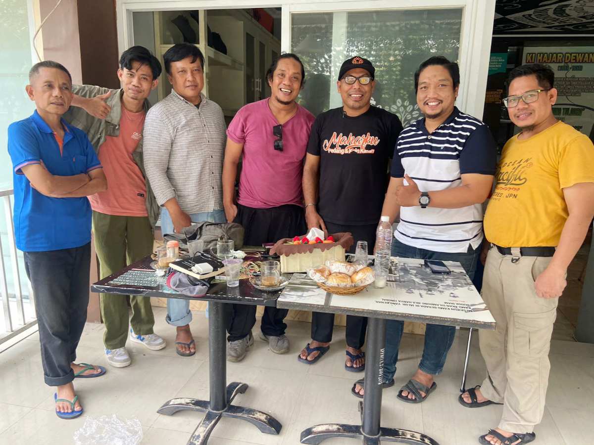 Maharku Pedang dan Kain Kafan