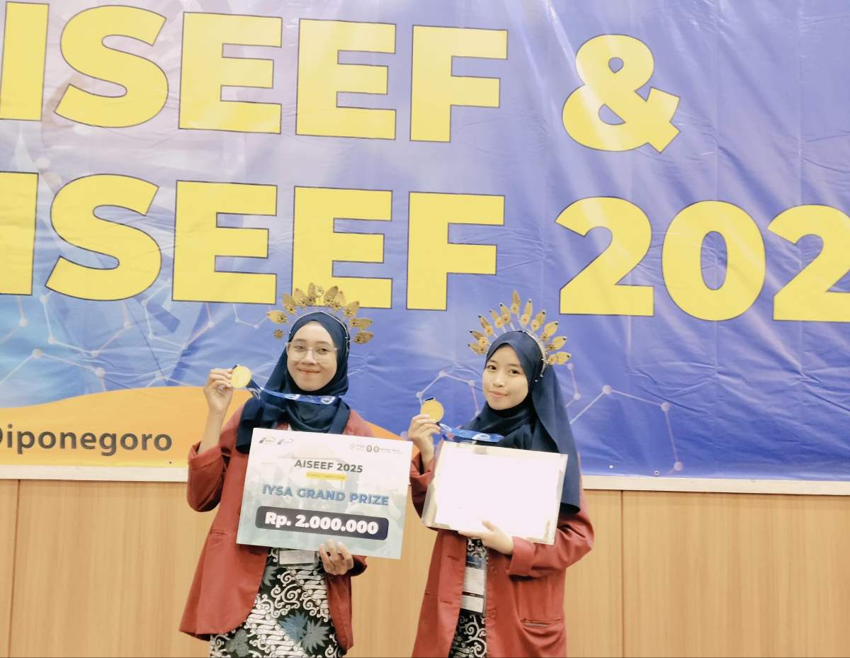 Mahasiswi Universitas Muhammadiyah Bulukumba (UMB), Dhiya Lailatul Islami dan Astria Amanda