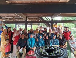 Mahasiswa KKNT Unhas di Pinrang Sosialisasi Budidaya Akuaponik dalam Ember