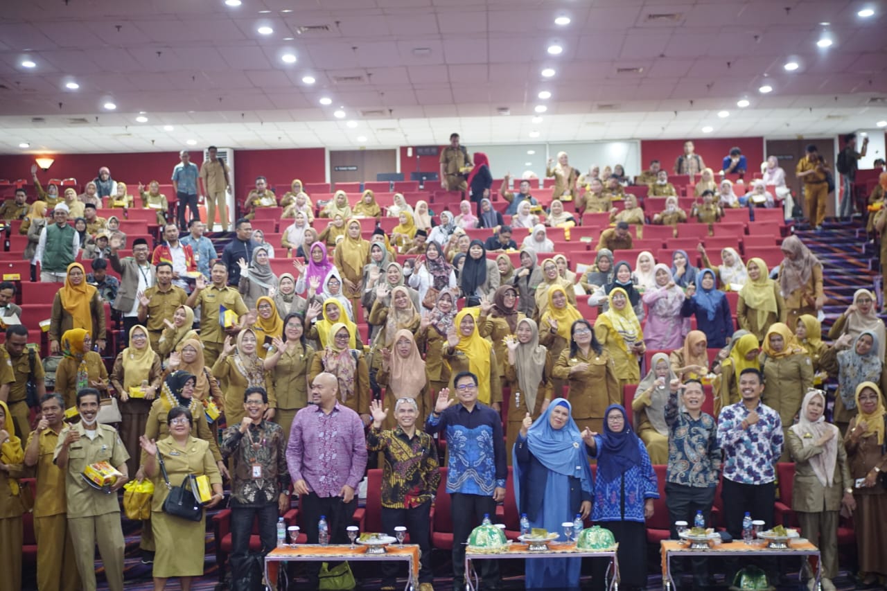 Sosialisasi Implementasi Kurikulum Merdeka (IKM) Muatan Lokal Bahasa Makassar, yang dihadiri oleh ratusan peserta dari berbagai kalangan pendidikan, Selasa (18/2/2025) di Gedung Phinisi UNM.
