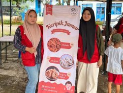 Mahasiswi KKNT 113 Unhas Optimalisasi Promosi UMKM Jamur melalui Desain Banner Inovatif