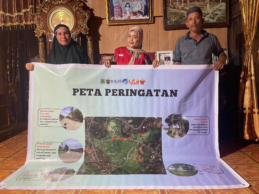 Mahasiswa KKNT 113 Universitas Hasanuddin Posko Desa Polewali, Kecamatan Suppa, Kabupaten Pinrang berhasil membuat Peta Peringatan Rawan Bahaya Bencana.