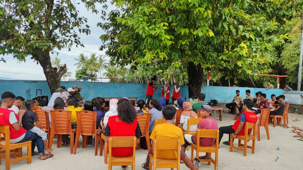 Mahasiswa KKNT Pengembangan Ekonomi Kreatif dan UMKM Gel. 113 Desa Pulau Persatuan Kec. Pulau Sembilan, Kab. Sinjai gelar Pelatihan Pembuatan dan Pengaplikasian POC Limbah Rumah Tangga berbasis Plant Growth Promoting Rhizobacteria (PGPR).