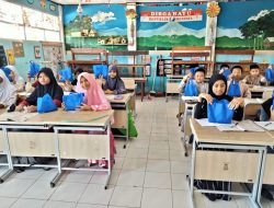 Murid-Murid SD Negeri Parinring, Makassar Tetap Dapat Paket MBG Selama Ramadan 