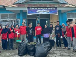 Proker KKN 113 Unhas di Kelurahan Manarang, Kabupaten Pinrang Gelar Aksi Gotong Royong Bersih Lingkungan