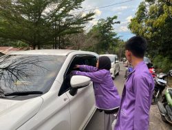 Tim Kesiswaan dan OSIS SMAN 2 Enrekang Berbagi