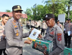 Kapolres Kolaka Bagi-Bagi THR