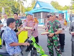 TNI, Polri, dan Forkopimda Soppeng Kompak Bagi Takjil