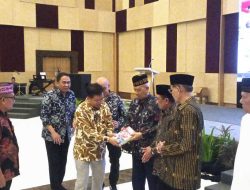 Di Balik Peluncuran Edisi Revisi Buku “A.Amiruddin Nakhoda dari Timur” (6): Ditawari Pimpin Unhas, “Ada Minat?”