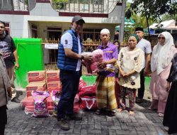 Dinsos Sulsel Serahkan Bantuan untuk Korban Kebakaran Pulau Barrang Lompo