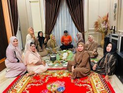 Dalam Sentuhan Lutut, Ibu-Ibu Rempong K-Apel Lakukan WASILAH