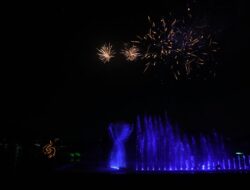 Wali Kota dan Ketua TP PKK Makassar Saksikan Atraksi Water Laser di Wisata Kenjeran