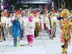 Aliyah Mustika dan Melinda Aksa Meriahkan Karnaval APEKSI di Surabaya