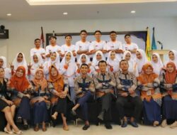Drg. Tirta Asprimi Angraeni, M.KG.,Sp.KG: Capping Day Langkah Penting Pembentukan Jati Diri Professional Calon Perawat dan Bidan .