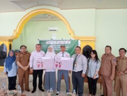 Penyerahan Buku Rekening Simpanan Pelajar SMAN 2 Enrekang dari Bank Sulselbar