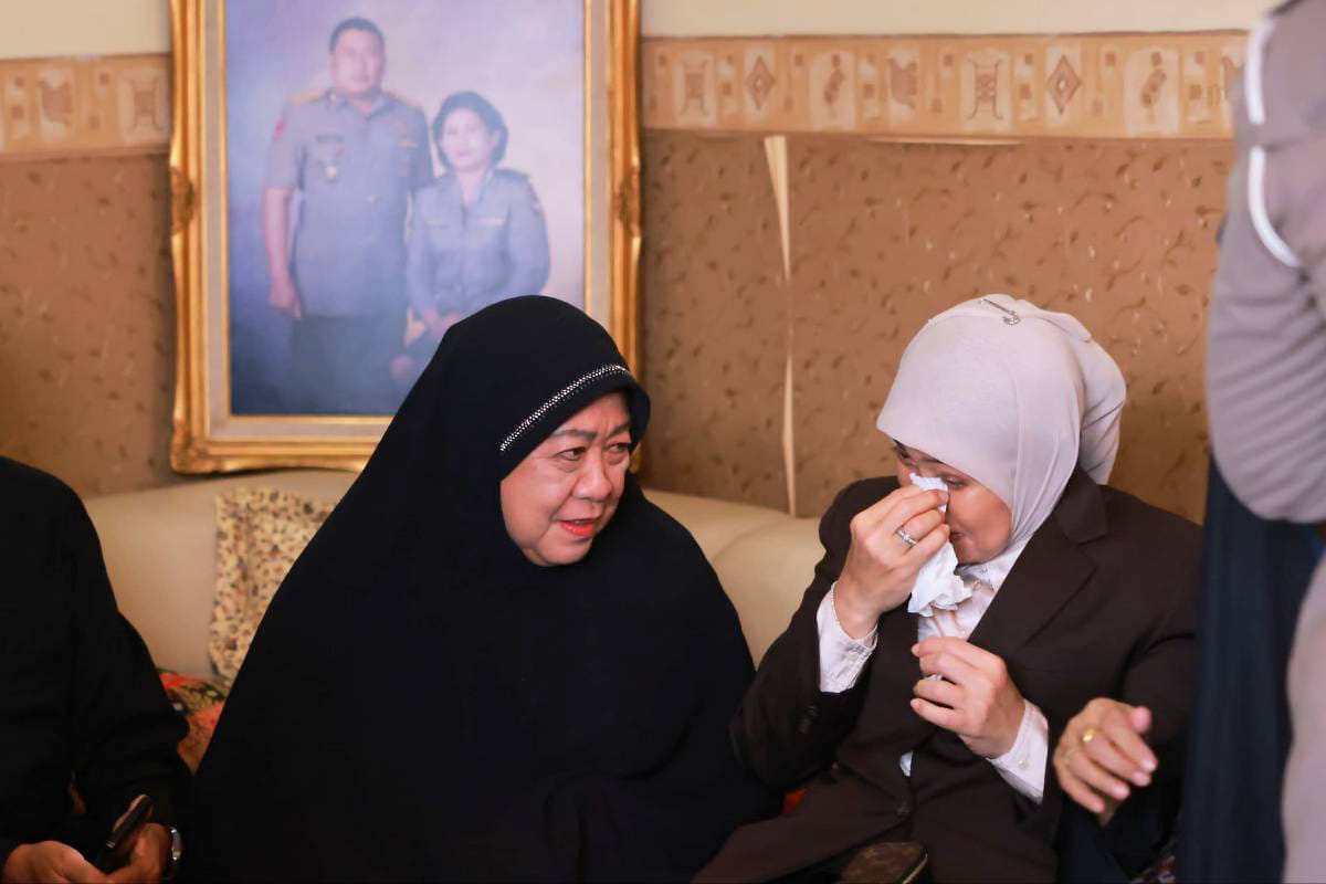 Melayat ke Rumah Duka
