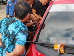 Damkar Polman Selamatkan Balita Terkunci Dalam Mobil