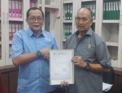 Rektor UIT Serahkan SK Wakil Rektor IV Kepada Dr. Ir. Affandy Agusman Aris