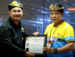 SIWO PWI Anugerahi Gubernur Kaltara Zainal Arifin Paliwang Penghargaan ‘Good Governance’