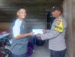 Polsek Watubangga Bantu Uang Tunai Kepada Korban Kebakaran