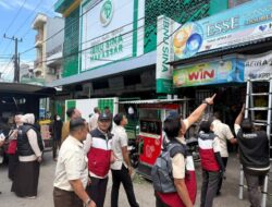 Pemkot Makassar Tertibkan Reklame Ilegal