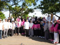 Ketua TP PKK Makassar Turun Langsung di Aksi Jumat Bersih Sekitar Pantai Losari
