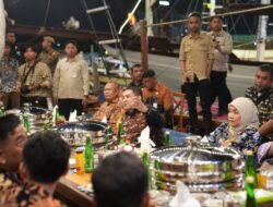 Semilir Angin Laut Losari Temani Munafri-Aliyah dan Mandikdasmen Bahas Pendidikan di Atas Kapal Pinisi