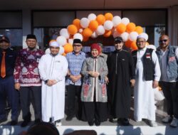 Aliyah Hadiri Grand Opening Almaz Fried Chicken Tanjung Makassar