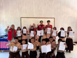 Mahasiswa KKN UNHAS Dorong Kreativitas Siswa Melalui Literasi Berbasis Bahan Bacaan