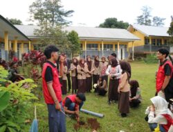 Mahasiswa KKNT Unhas Sosialis dan Demonstrasi Biopori di Gowa