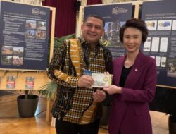 Munafri Raih Penghargaan Koin 100 Tahun Lee Kuan Yew di WCSMF 2025